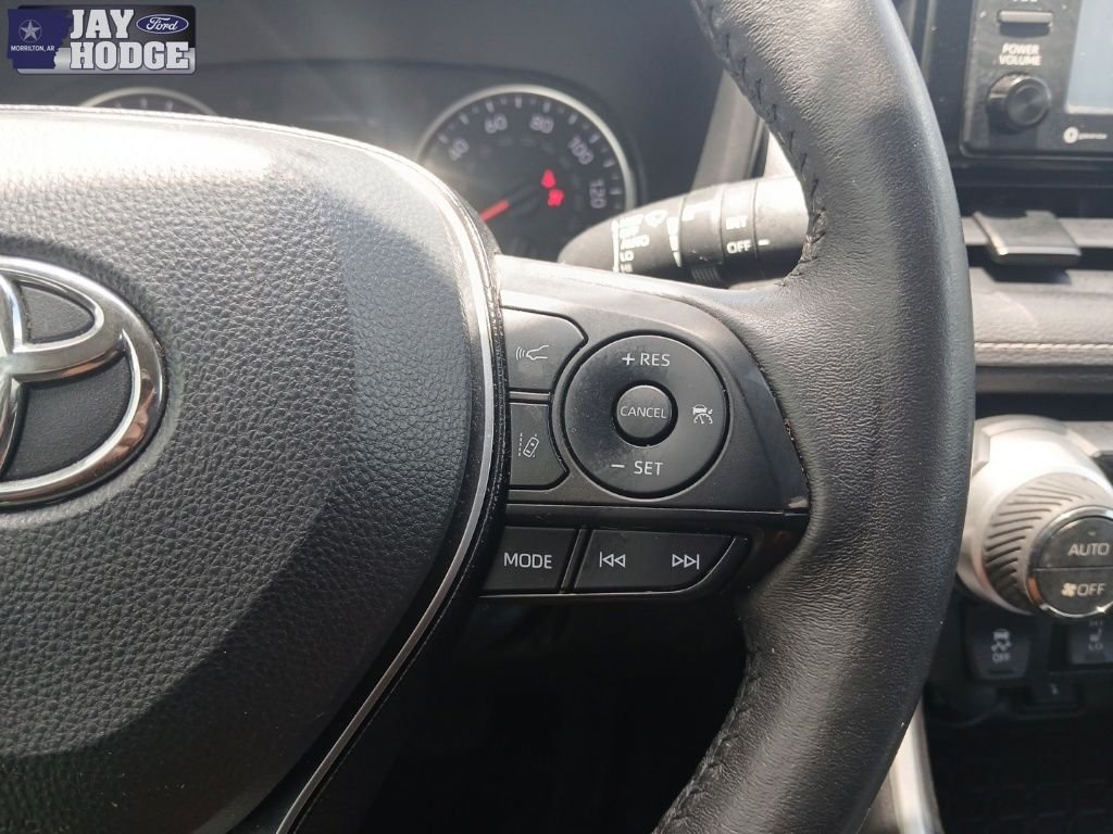 Used 2021 White Toyota XLE image 17