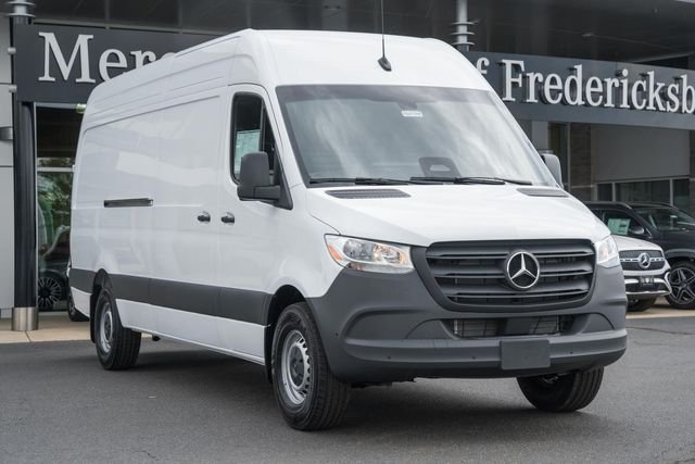 New 2026 Arctic White Mercedes-Benz Cargo 170 WB image 1