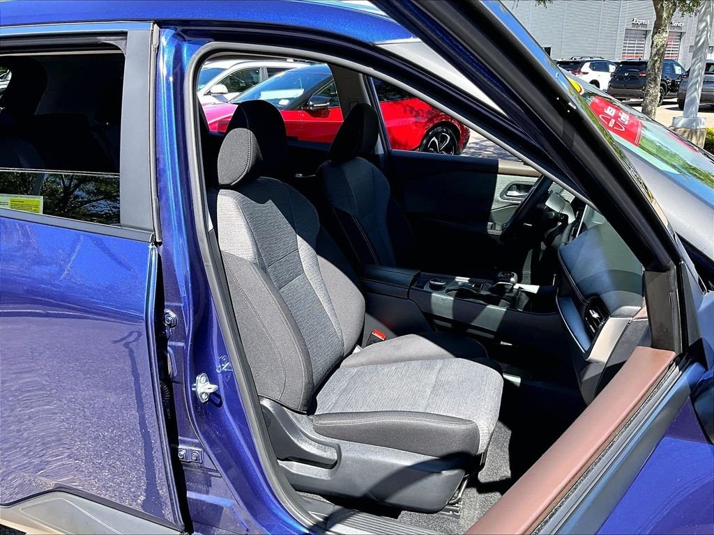 Used 2023 Blue Nissan SV image 11