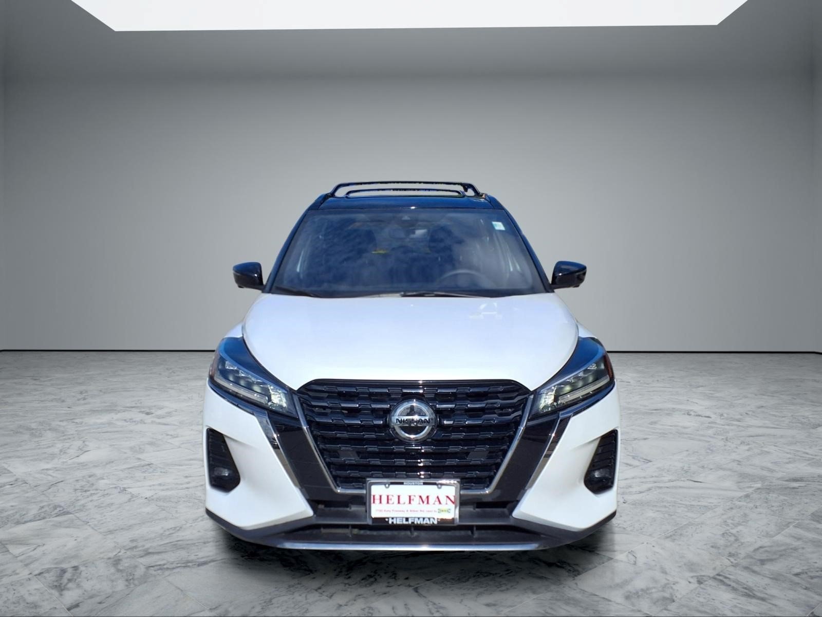 Used 2021 Aspen White/Super Black Nissan SR image 2