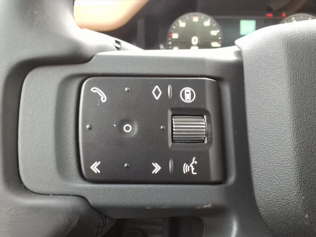 New 2026 Fuji White LAND ROVER X-Dynamic SE image 12