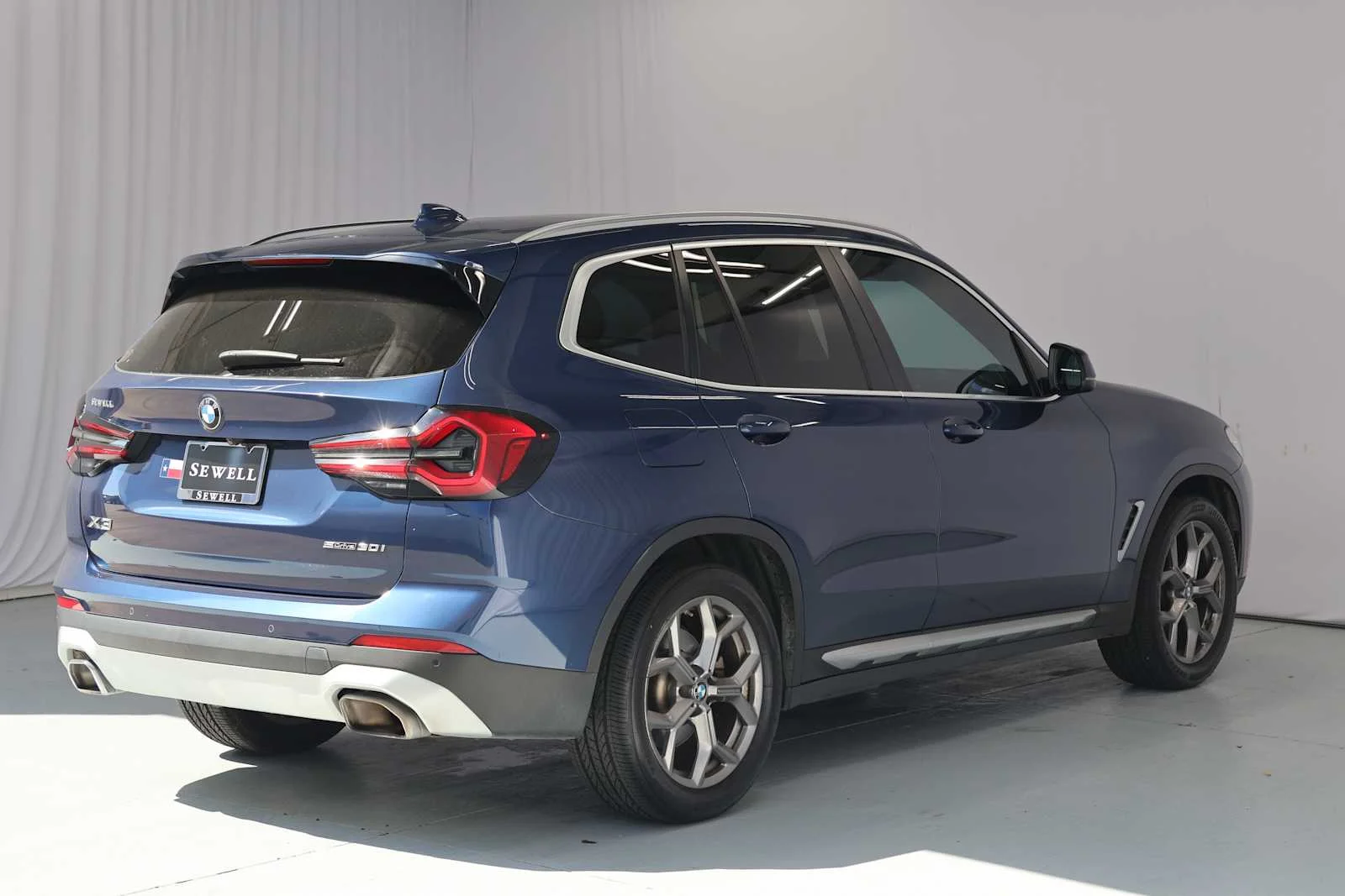 Used 2022 Phytonic Blue Metallic BMW sDrive30i image 7