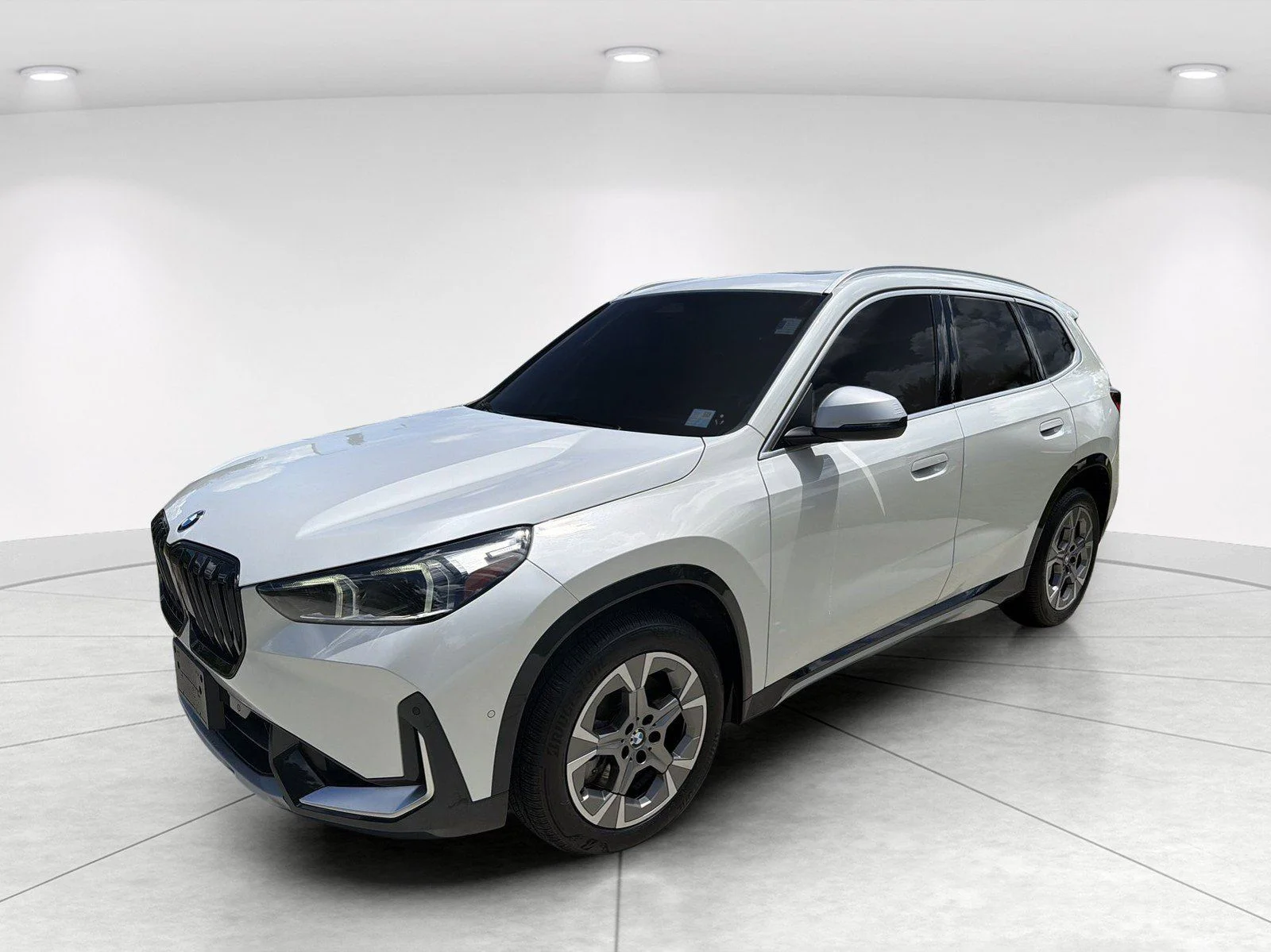 Used 2024 Mineral White Metallic BMW xDrive28i image 8