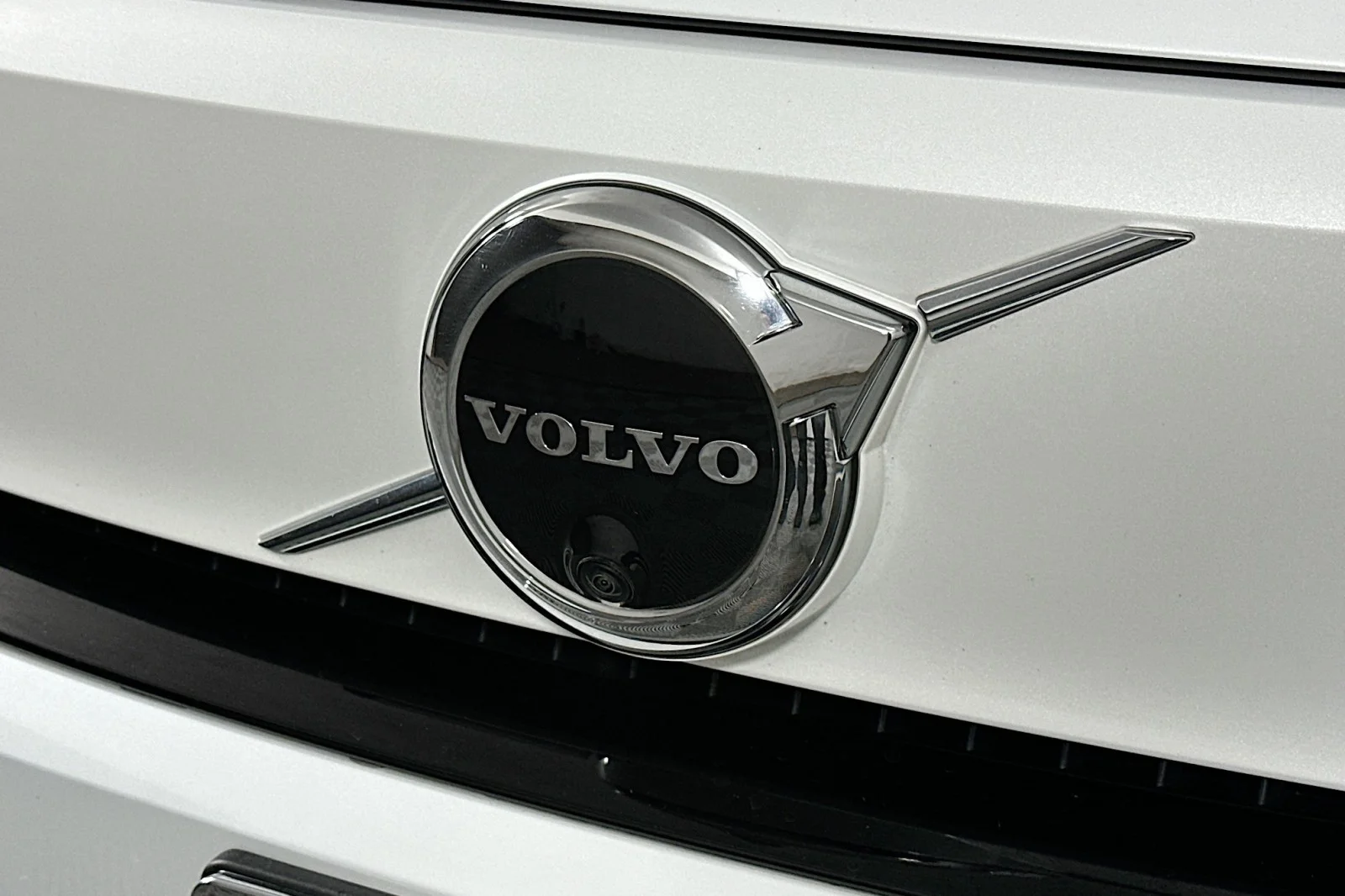 Used 2023 Crystal White Metallic Volvo Ultimate image 15