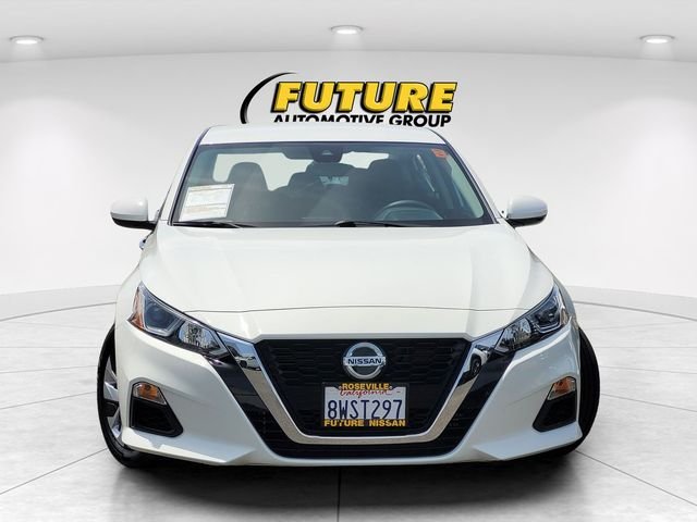 Used 2021 White Nissan 2.5 S image 2