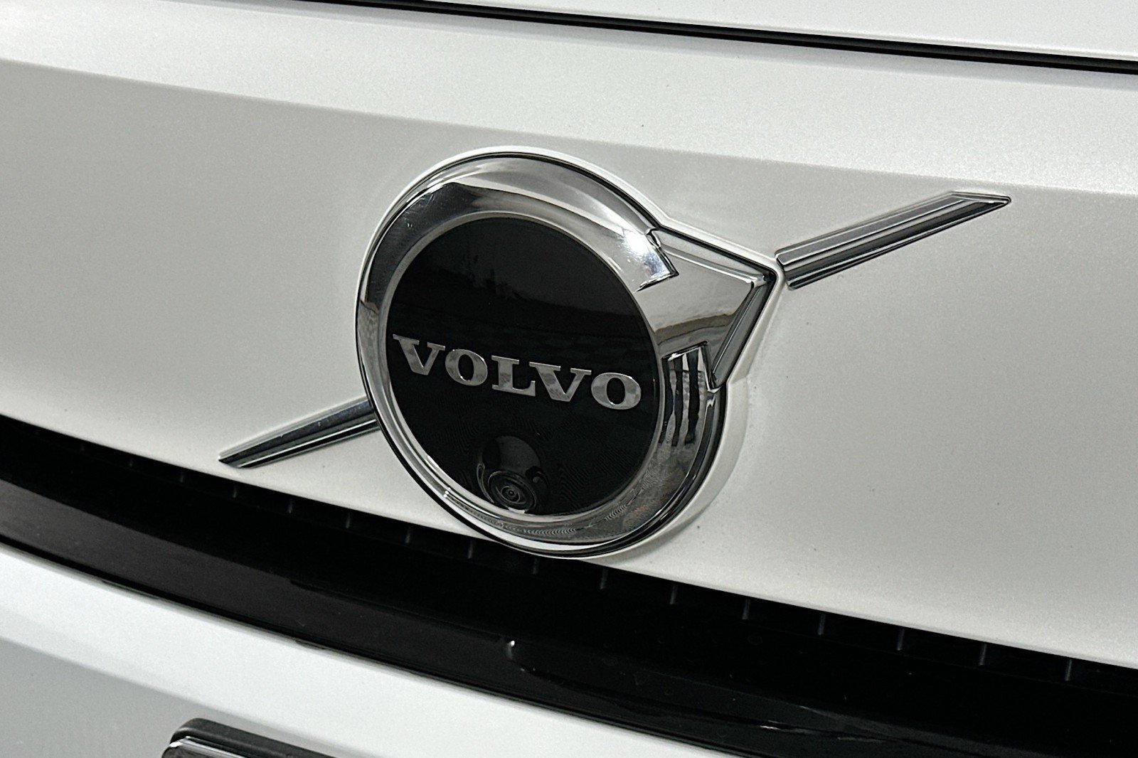 Used 2023 Crystal White Metallic Volvo Ultimate image 15