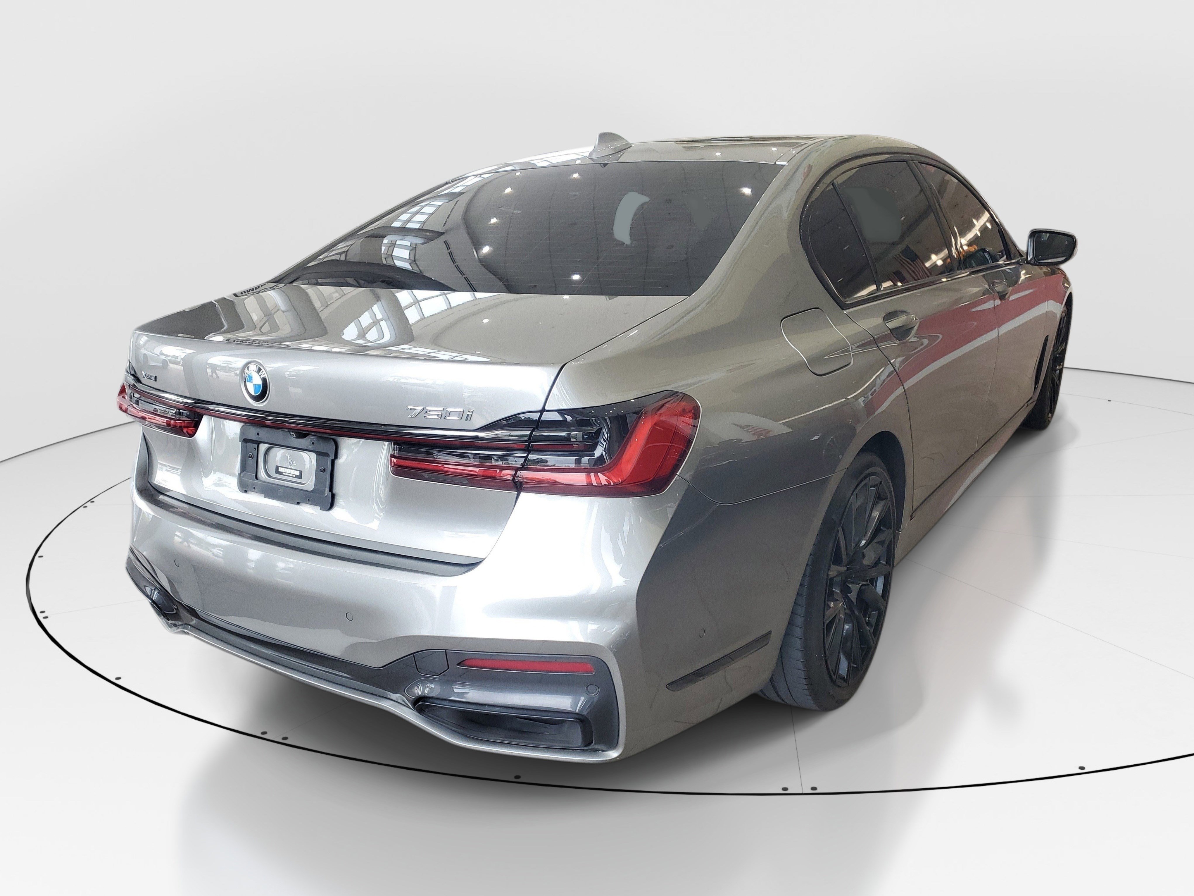 Used 2022 Donington Gray Metallic BMW 750i xDrive image 3