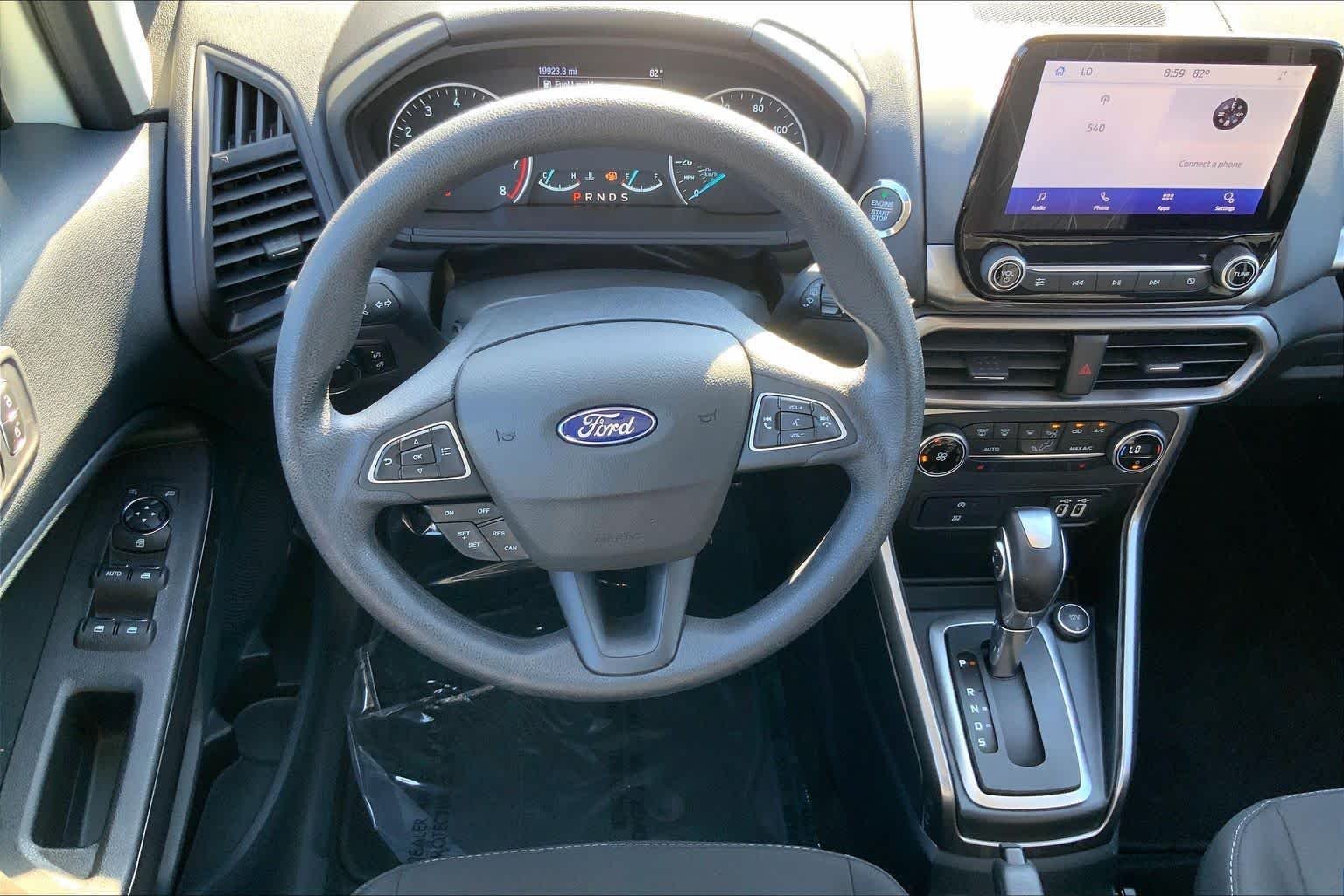Used 2022 Diamond White Ford SE image 6