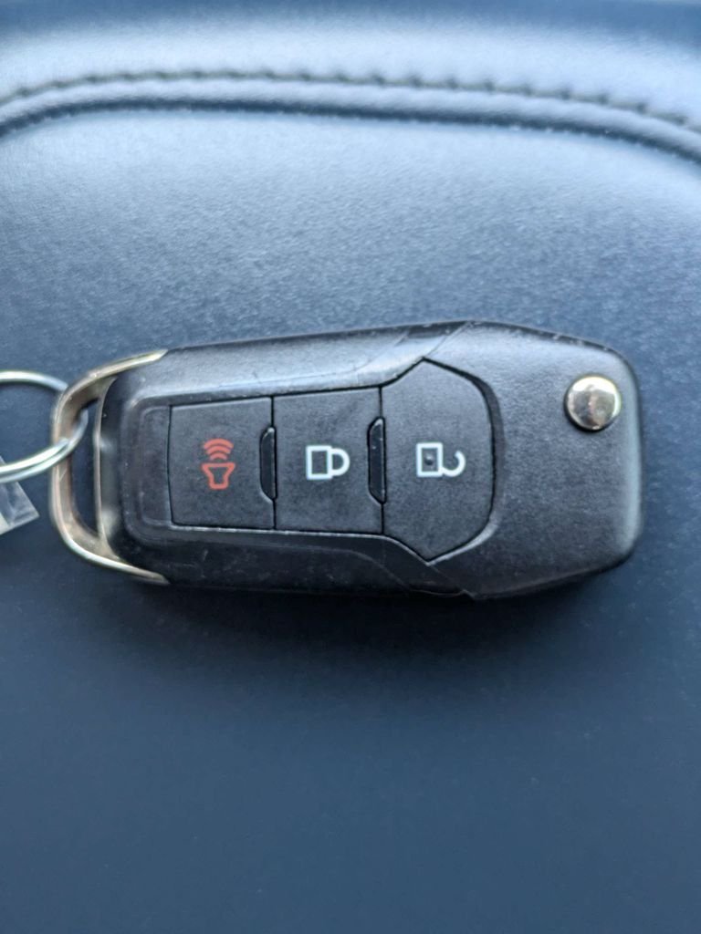 Used 2022 Green Ford XL image 33