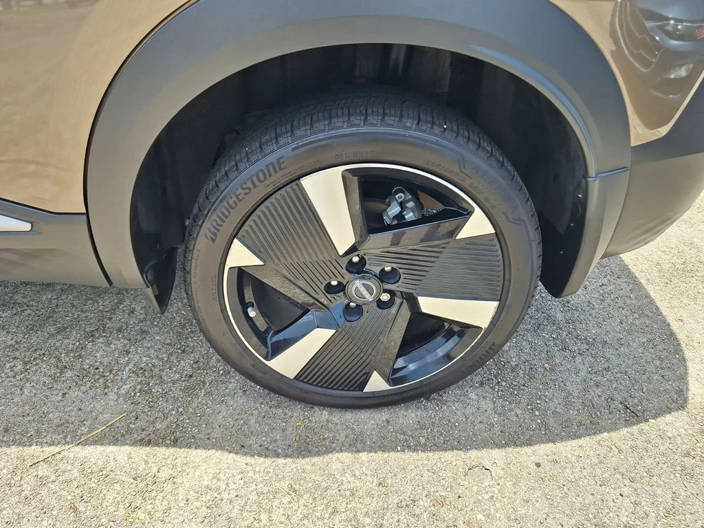 Certified Used 2025 Brown Nissan SR image 24