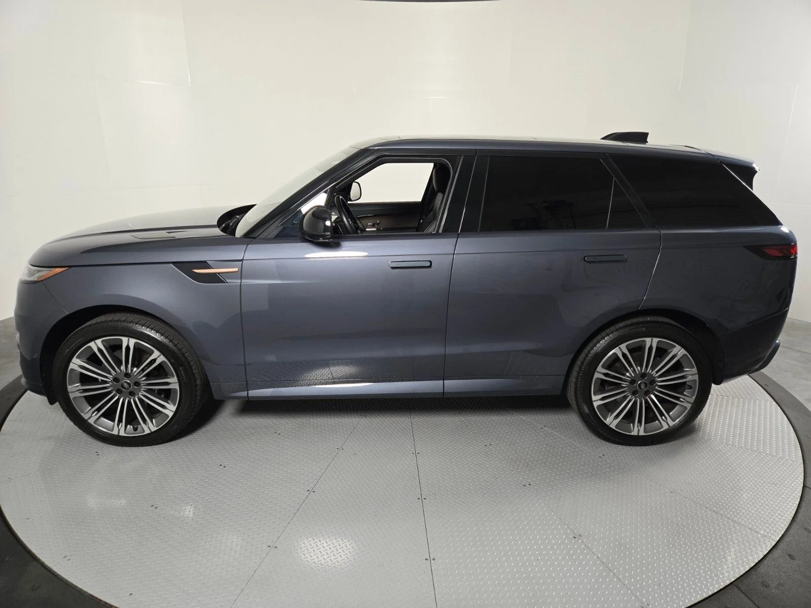Used 2023 Varesine Blue Metallic Land Rover SE Dynamic image 8