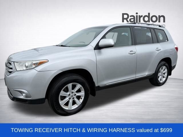 Used 2013 Silver Toyota SE image 2