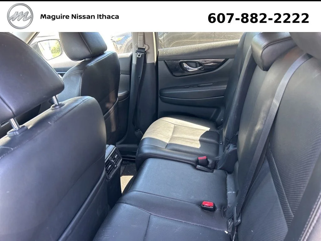 Used 2019 Silver Nissan SL image 9