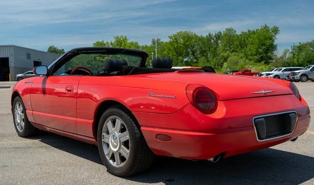 Used 2004 Red Ford Base image 22