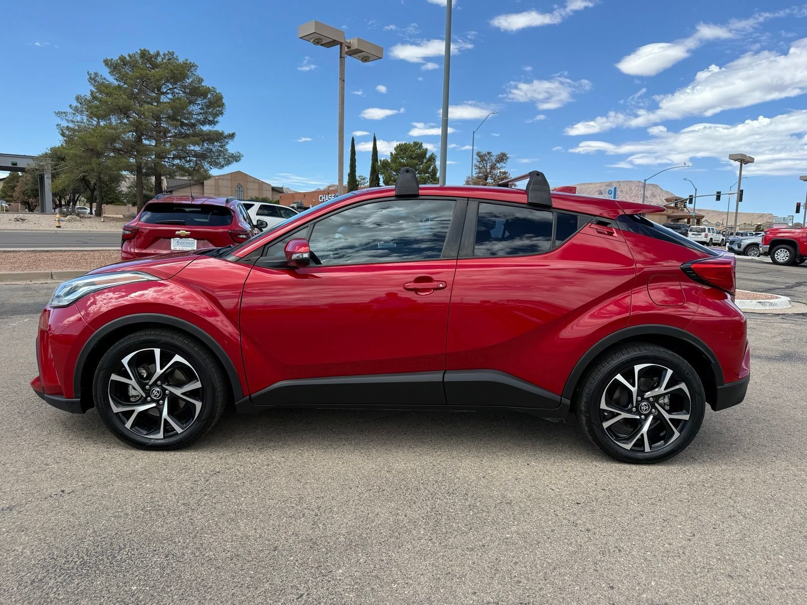 2022 Toyota C-HR XLE - Photo 10