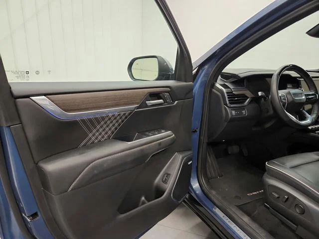 Used 2024  GMC Denali image 21