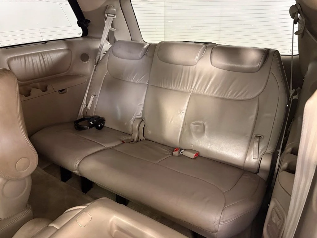 Used 2006 White Toyota XLE image 31