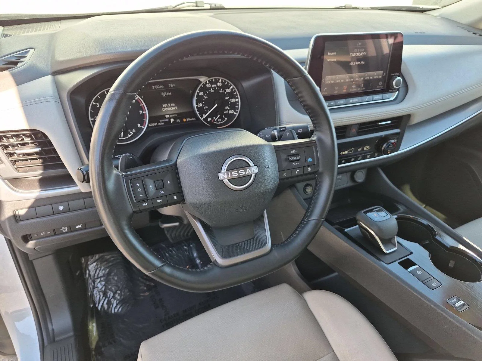 Used 2025 Everest White Pearl Nissan SV image 18