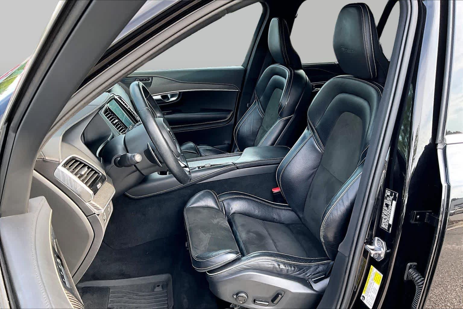 Used 2019 Onyx Black Metallic Volvo R-Design image 8
