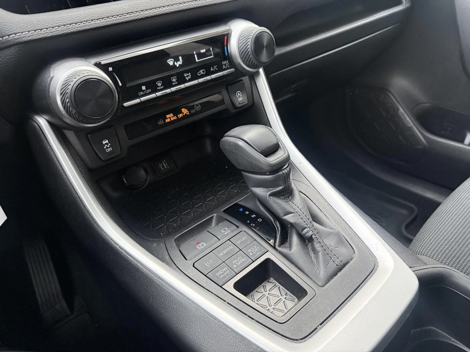 Used 2024 Ice Cap Toyota LE image 17