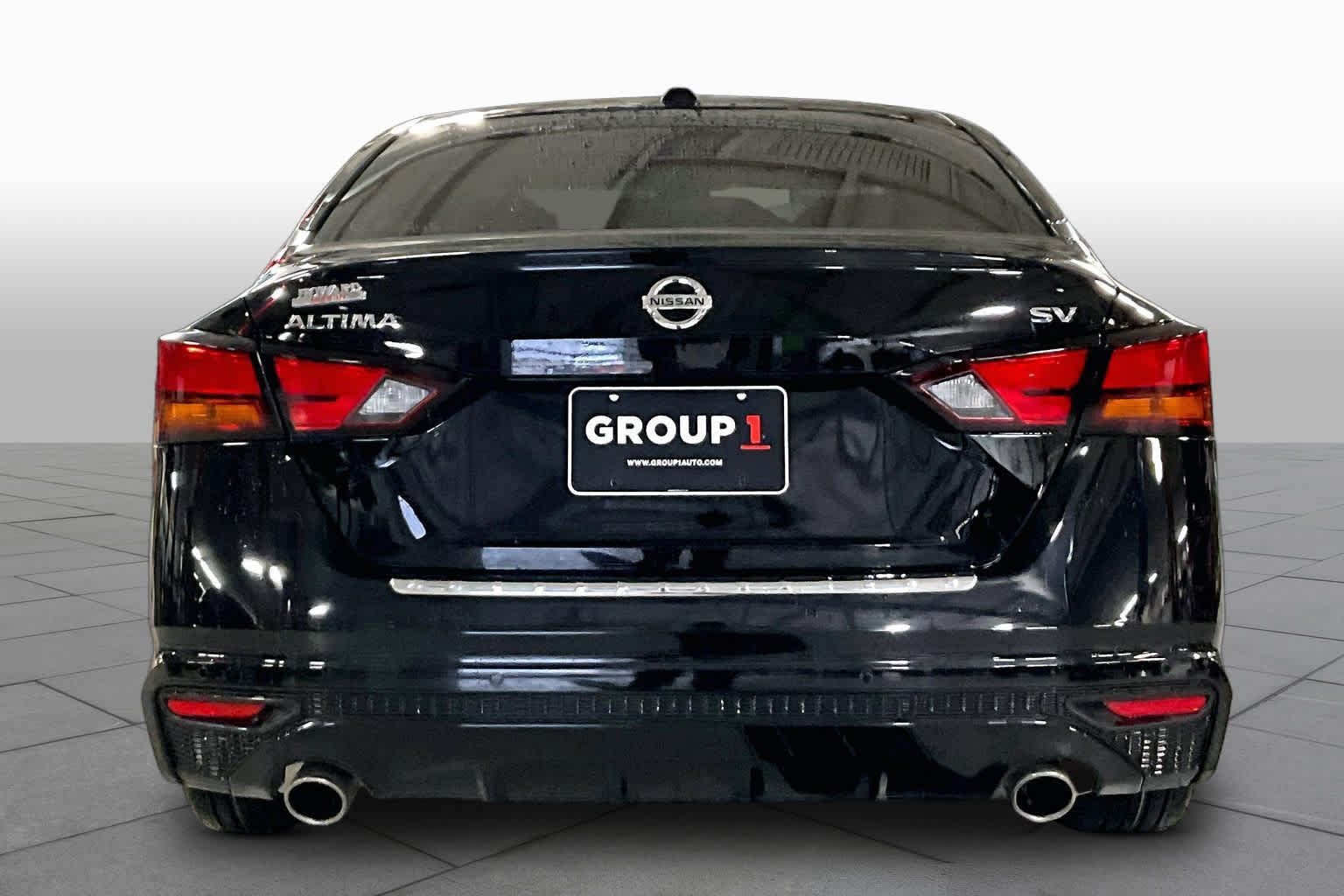 Used 2021 Super Black Nissan 2.5 SV image 5
