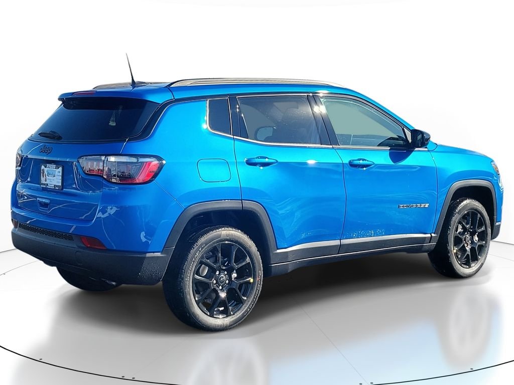 New 2026 Hydro Blue Pearlcoat Jeep Latitude image 4