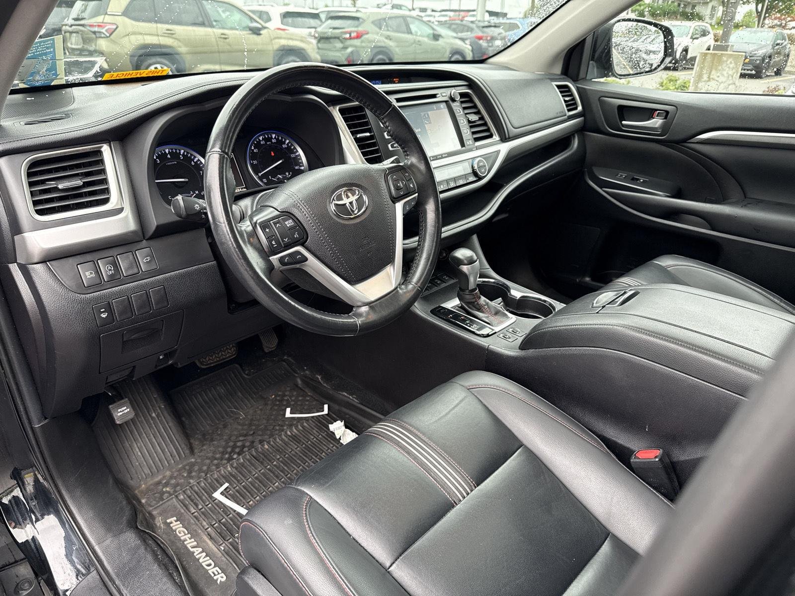 Used 2019 Midnight Black Metallic Toyota SE image 7