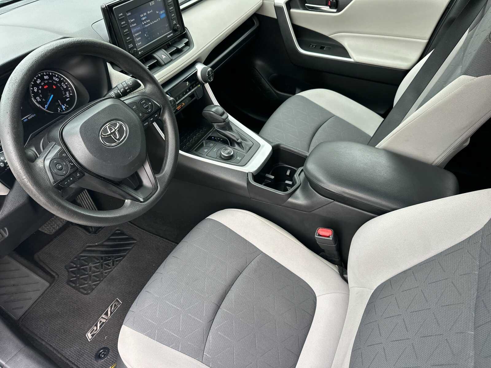 Used 2022 White Toyota XLE 4D Sport Utility image 10