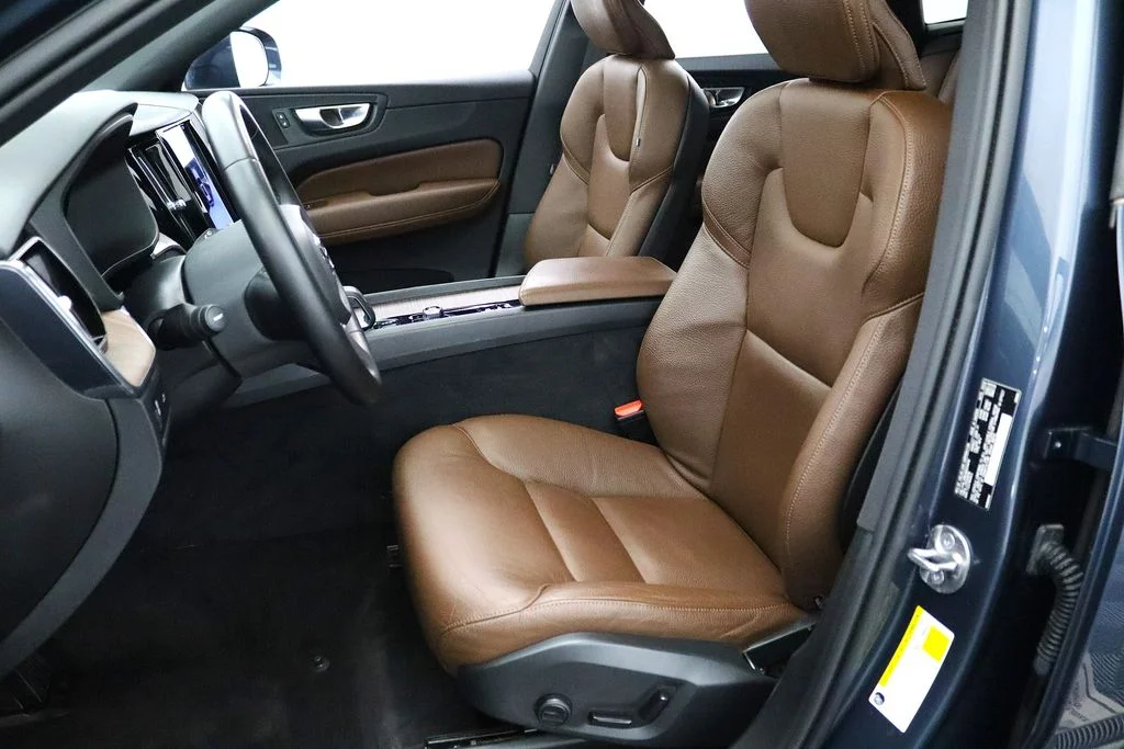 2022 Volvo XC60 Momentum - Photo 11
