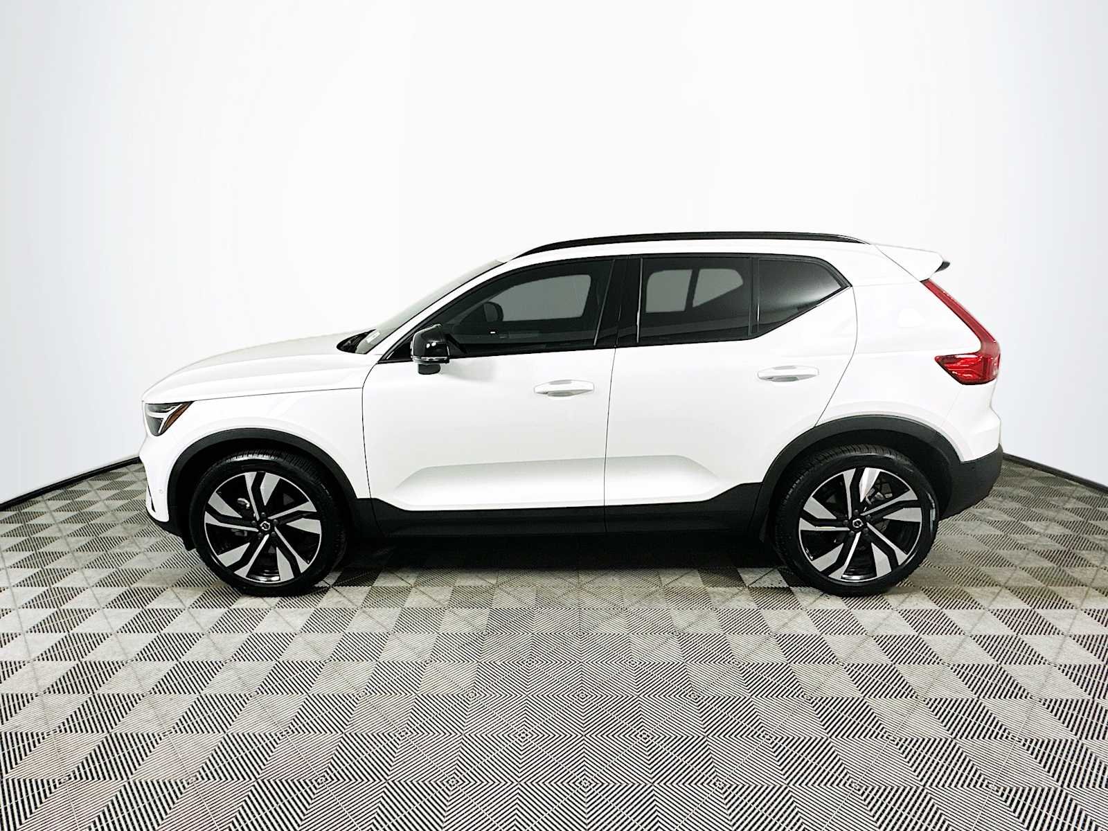 Used 2026 Crystal White Volvo Ultra image 4