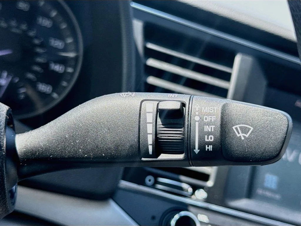 Used 2017 Silver Hyundai SE image 13