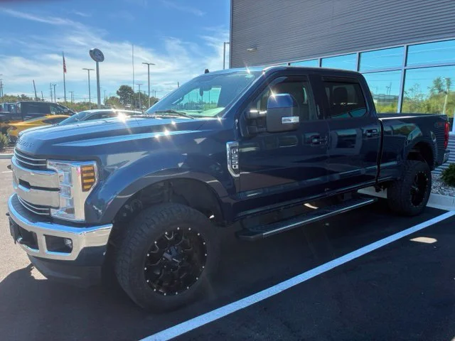 Used 2019  Ford Lariat image 3