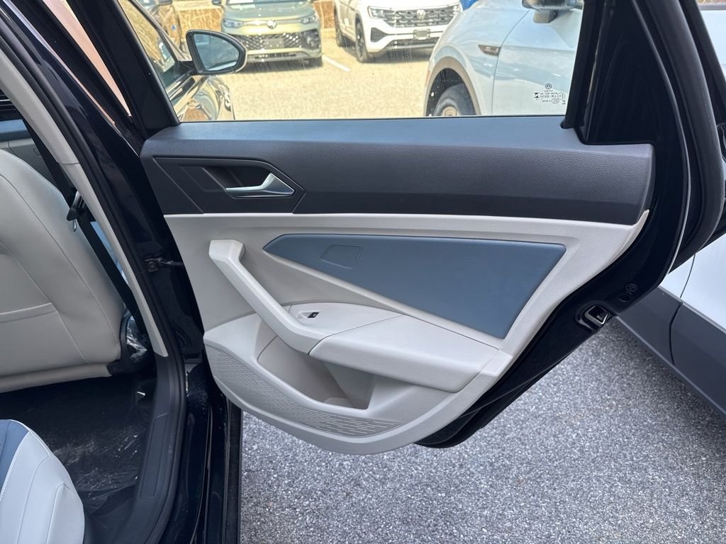 2025 Volkswagen Jetta SE - Photo 29