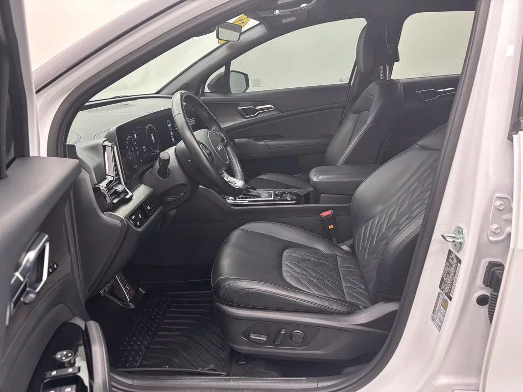 Used 2023 White Kia X-Pro Prestige image 23