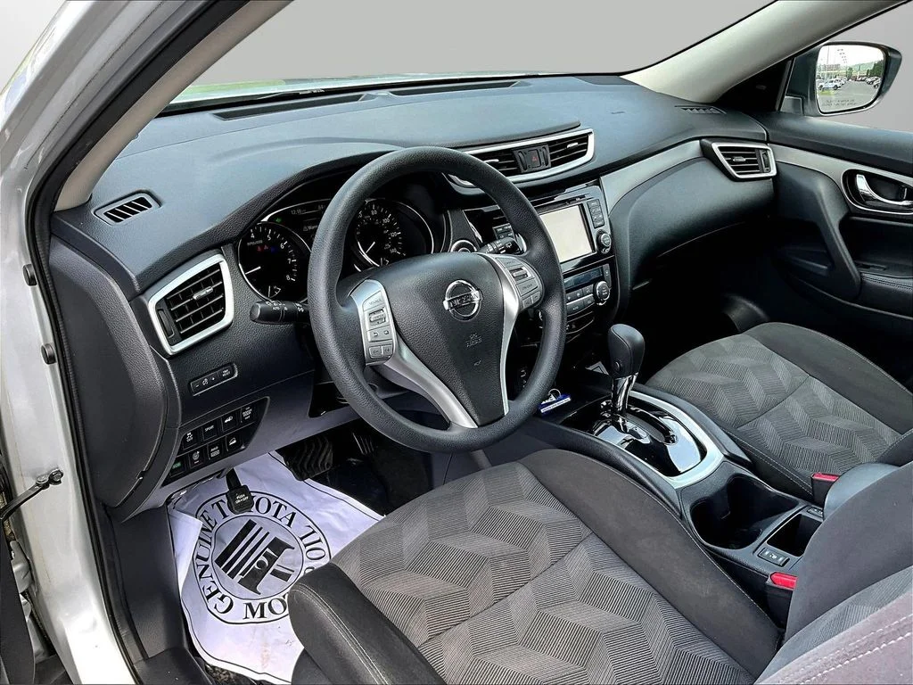 Used 2016 Brilliant Silver Nissan SV image 17