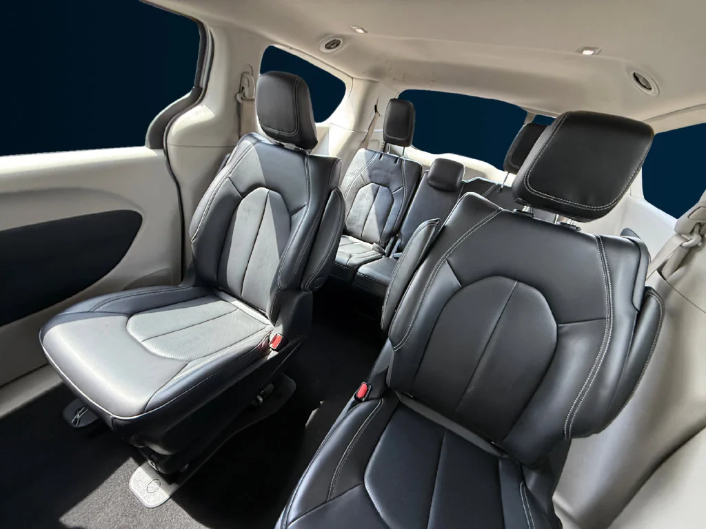 Used 2023 Silver Chrysler Touring L image 16