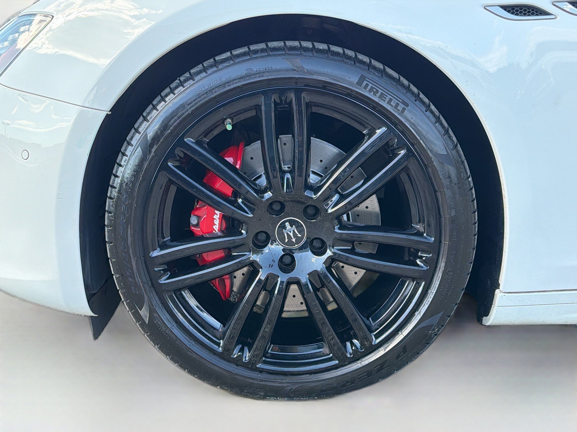 Used 2023  Maserati Modena image 41