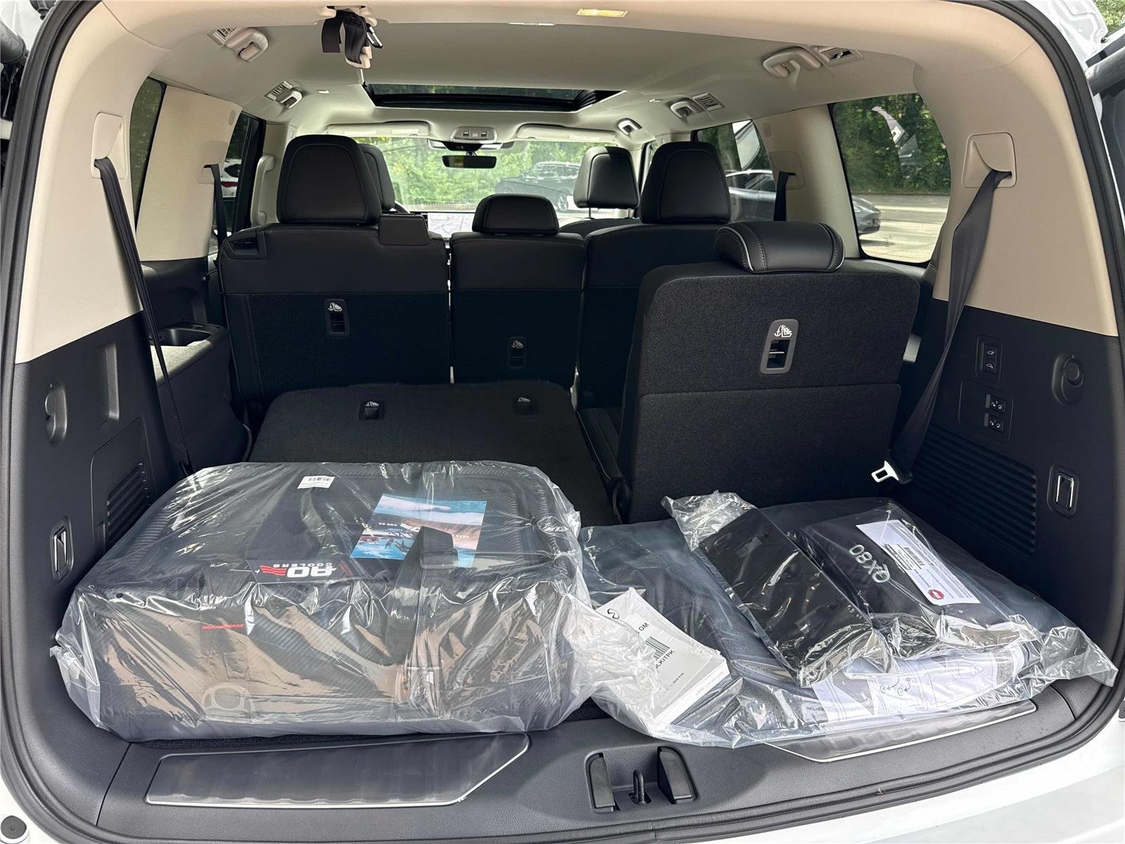New 2027 RADIANT WHITE INFINITI Luxe 2WD image 27