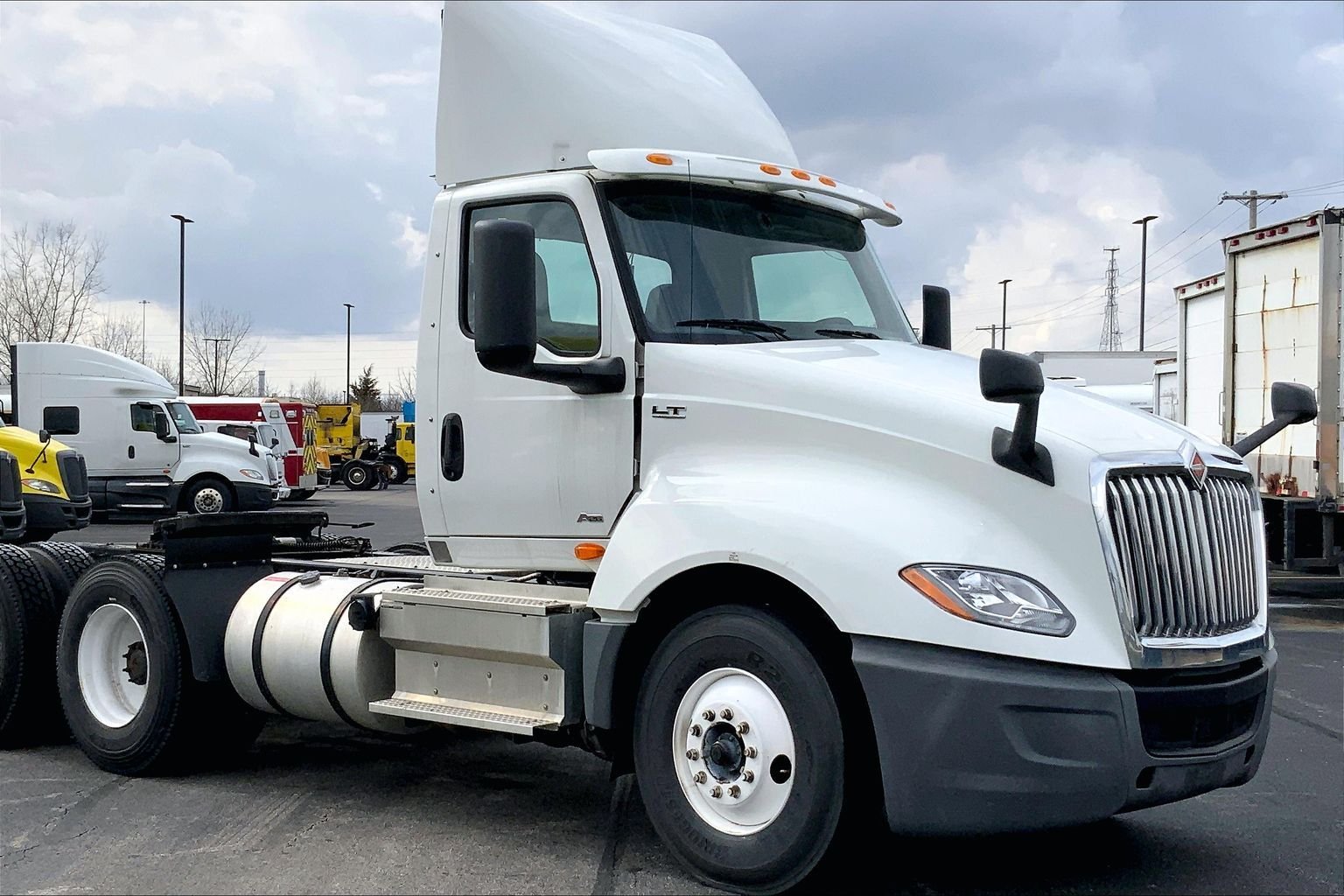 2019 INTERNATIONAL LT625 6x4 - Image 1