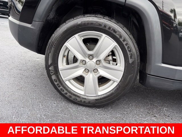 Used 2022 Black Jeep Latitude image 7