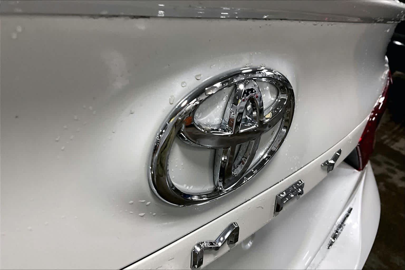 Certified Used 2021 Wind Chill Pearl Toyota XSE image 30