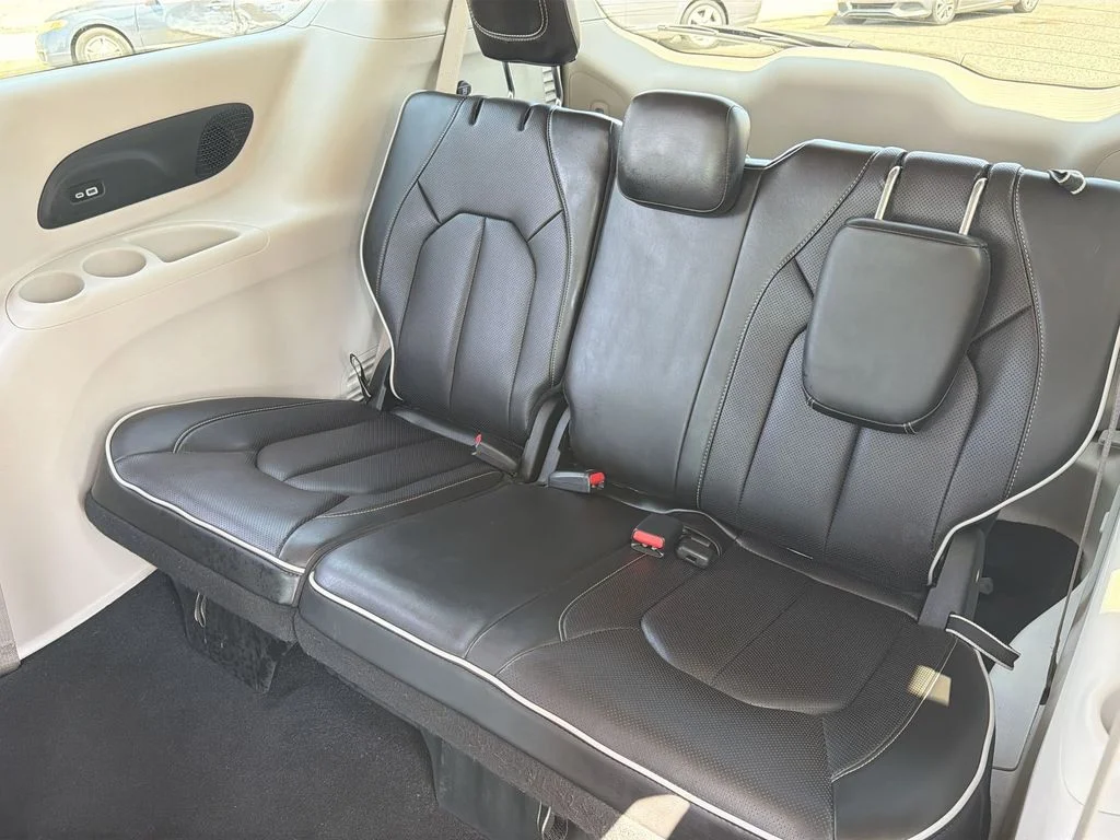 Used 2023 White Chrysler Limited image 26