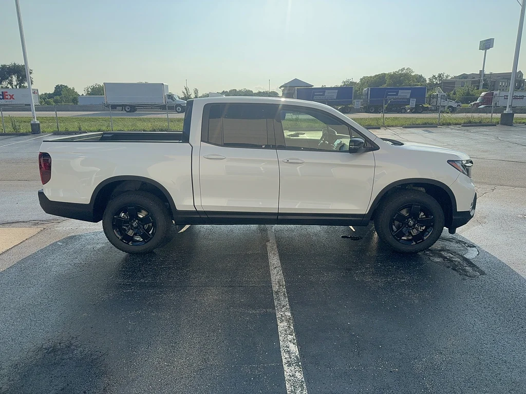 New 2026 Platinum White Pearl Honda Black Edition image 4