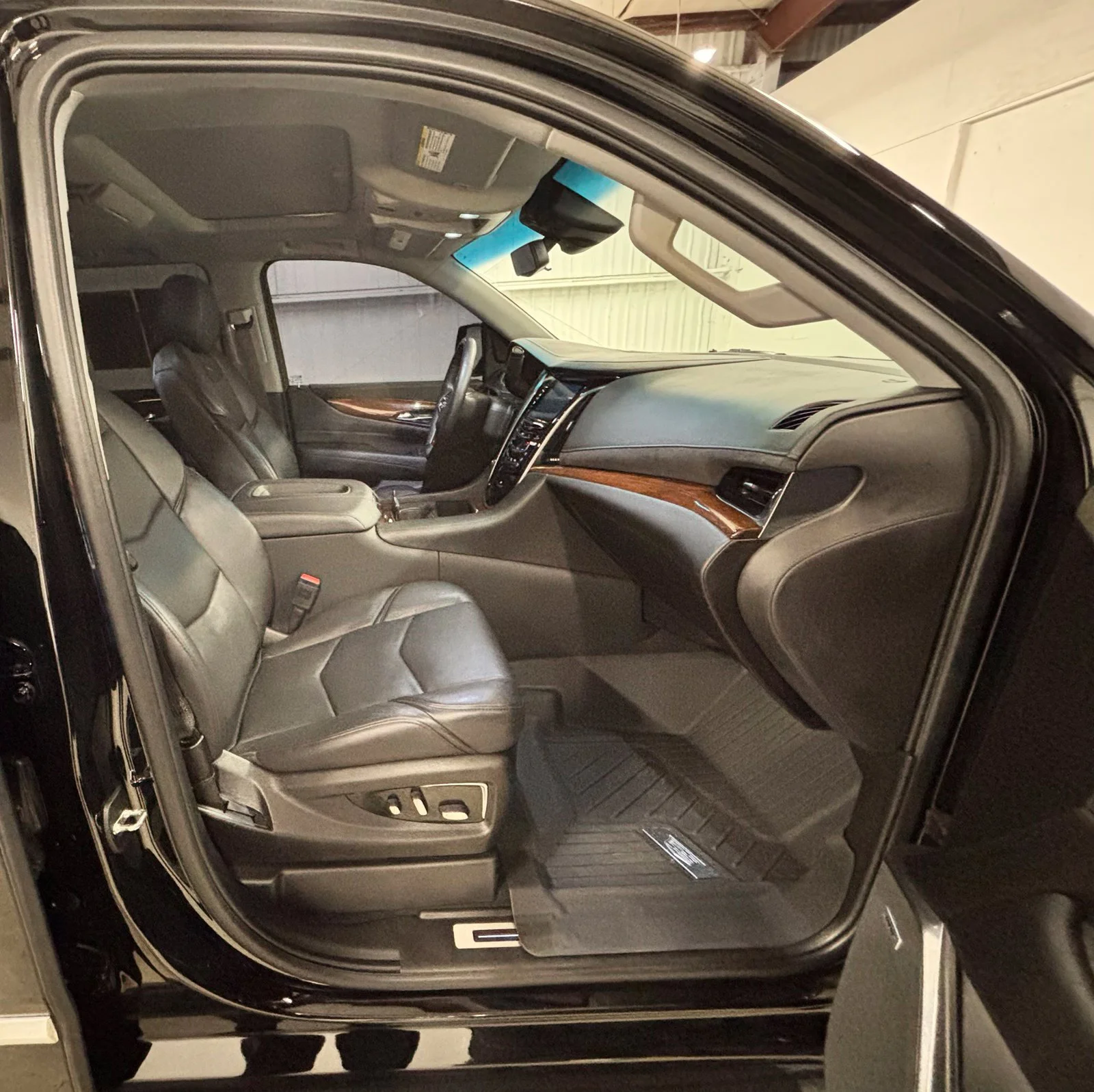 Used 2019 Black Cadillac Luxury image 18