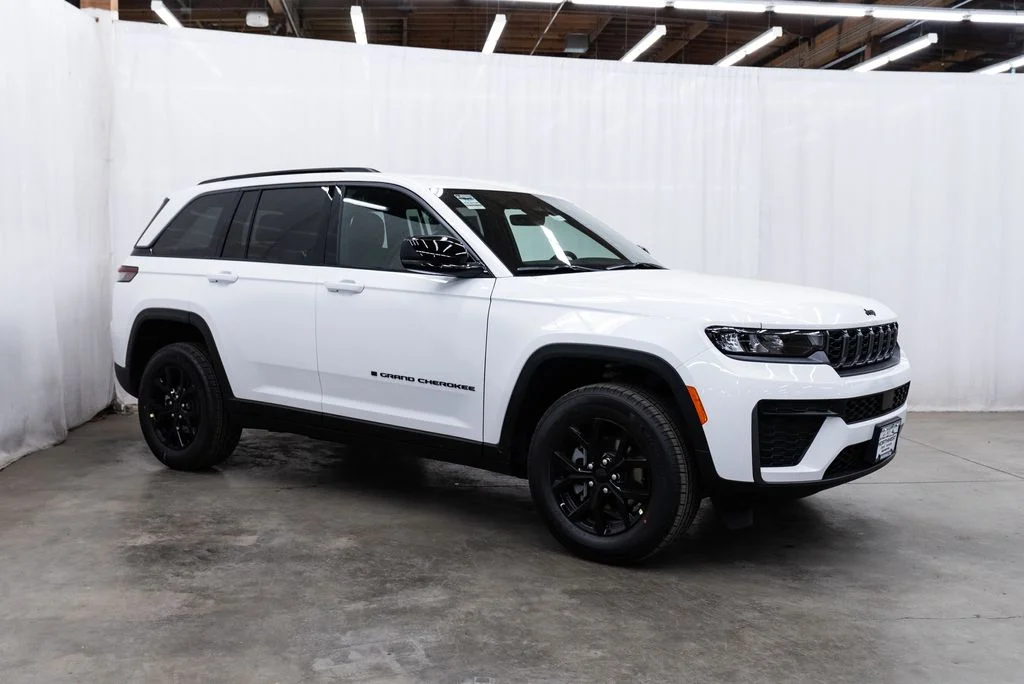 2026 Jeep Grand Cherokee Laredo Altitude 4x4's photo