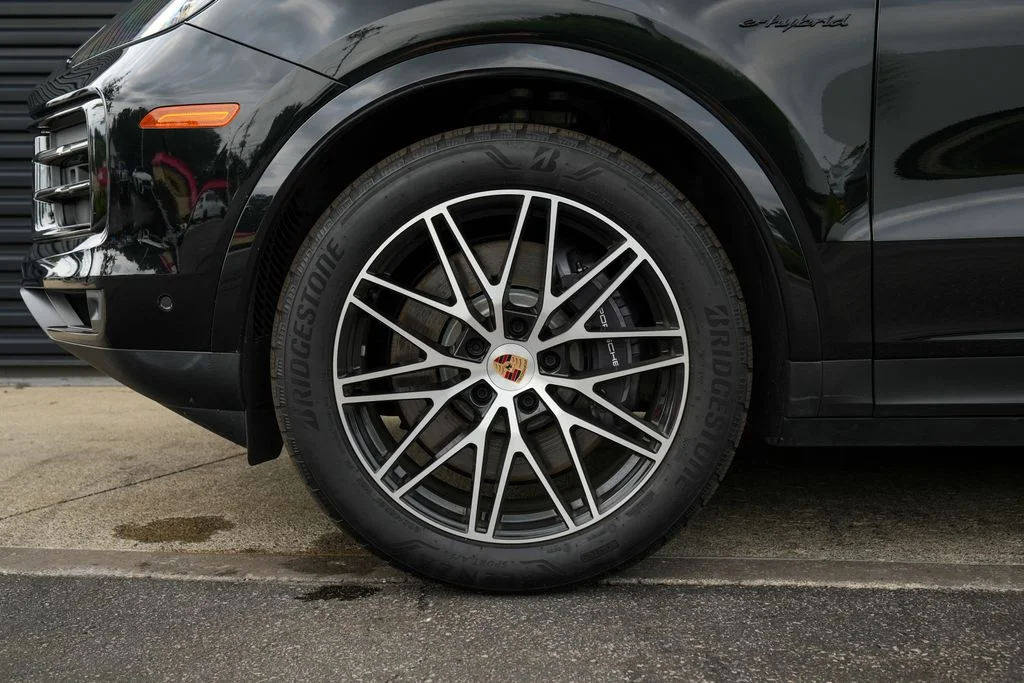 Certified Used 2025  Porsche Base image 11