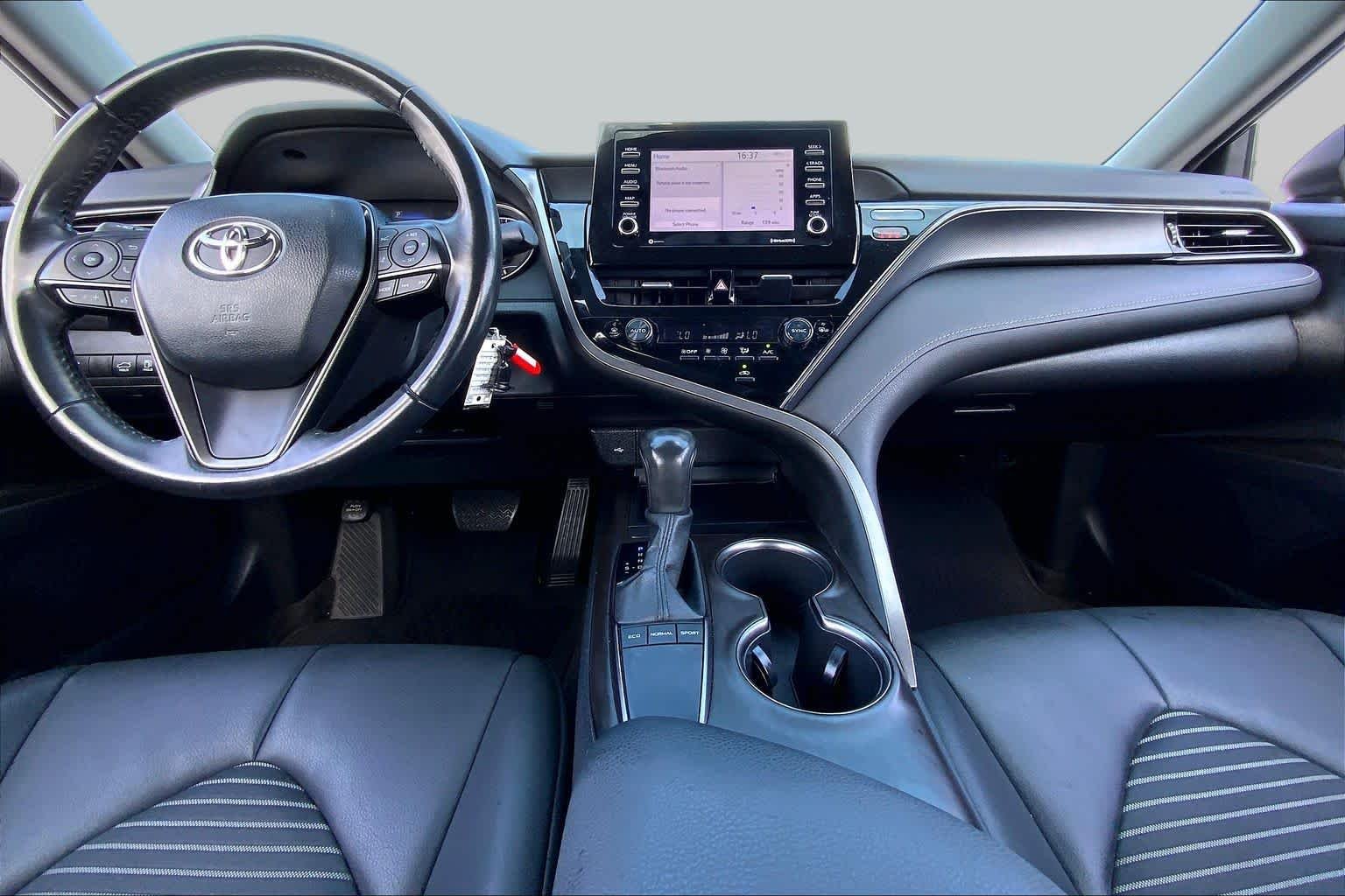 Used 2022 Midnight Black Metallic Toyota SE image 15