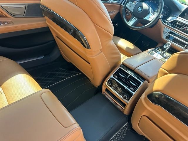 Used 2022 Gray BMW 750i xDrive image 8