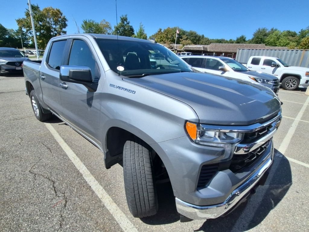 Used 2023 Gray Chevrolet LT image 5