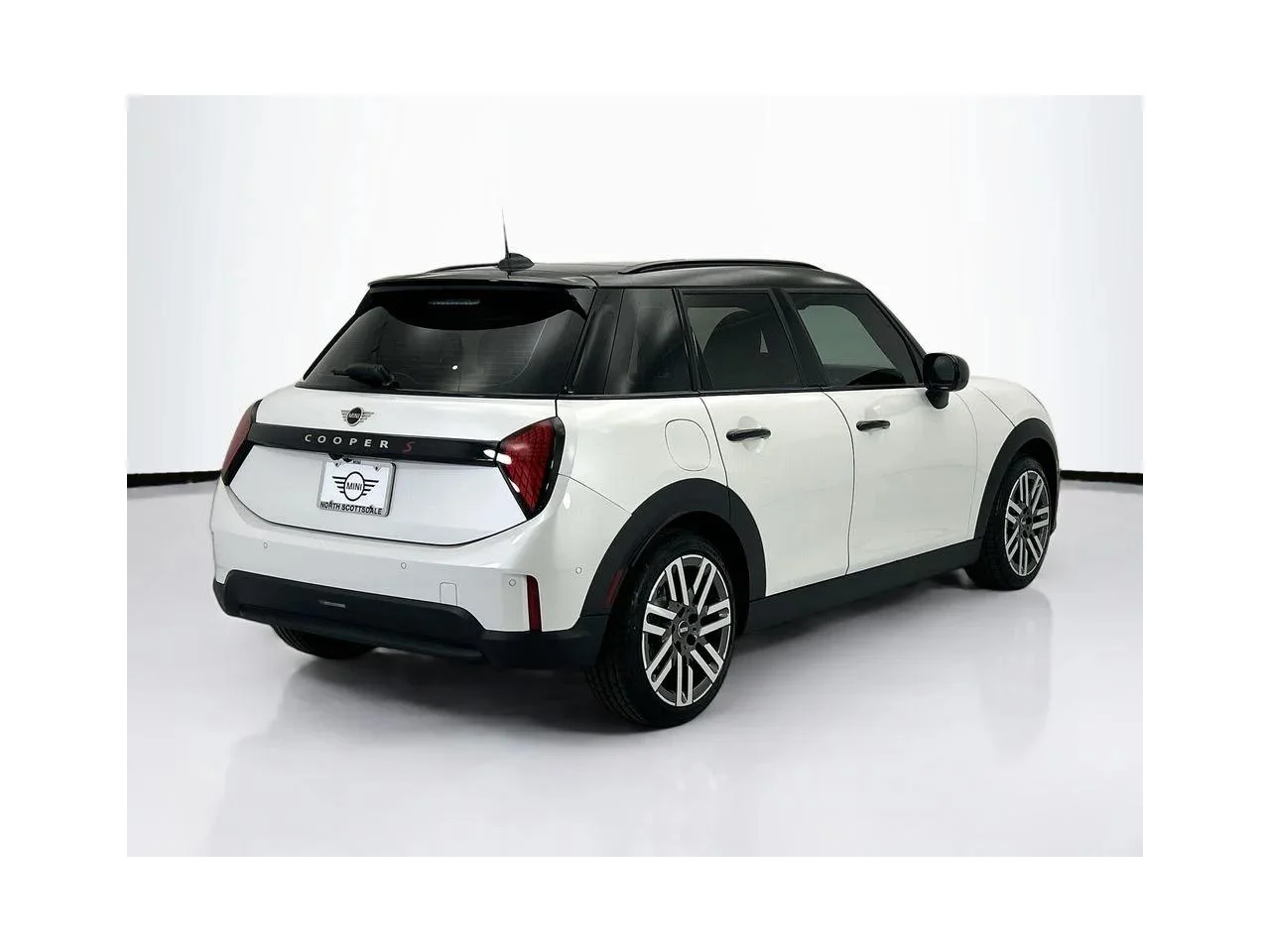 New 2026 Nanuq White Metallic MINI SIGNATURE PLUS image 5
